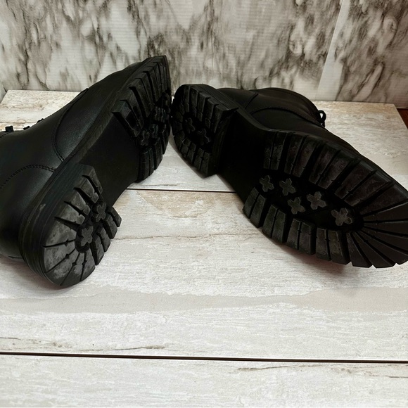 Cole Haan Mens Size 9 Black Leather Tahoe Featherfeel Ankle Lace Up Lug Boots - Picture 9 of 12